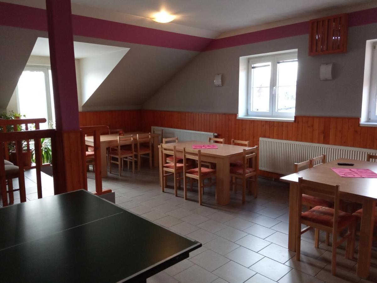Penzion & Ubytovani Chrast  Экстерьер фото